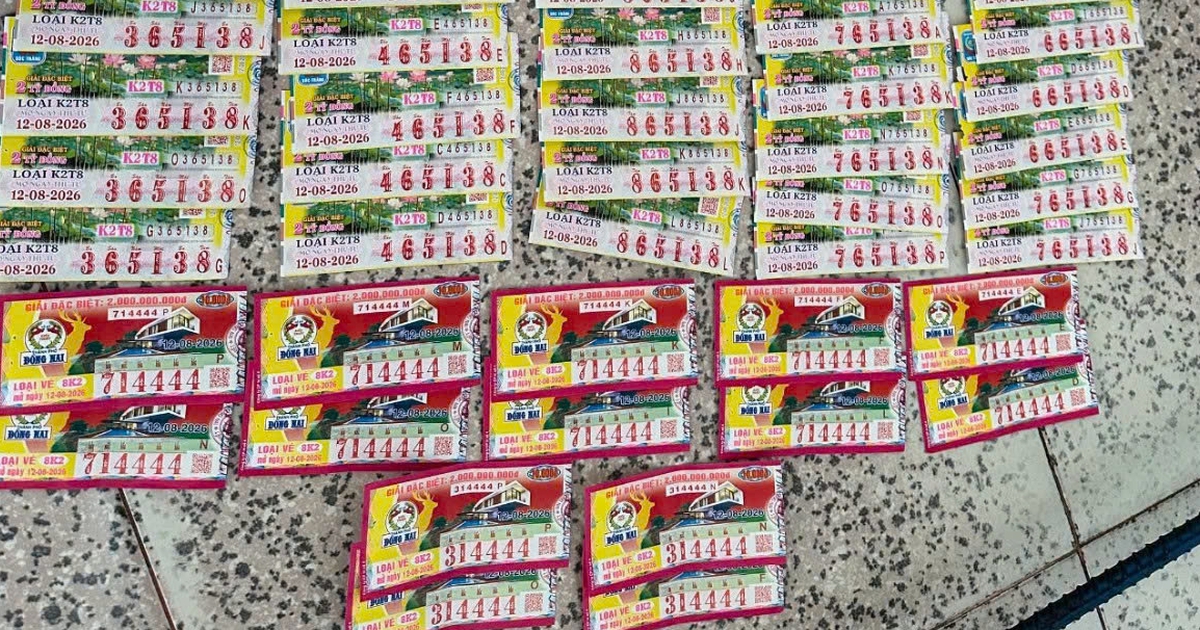 Cùng mua vé tứ quý 4444, 2 người may mắn trúng xổ số miền Nam