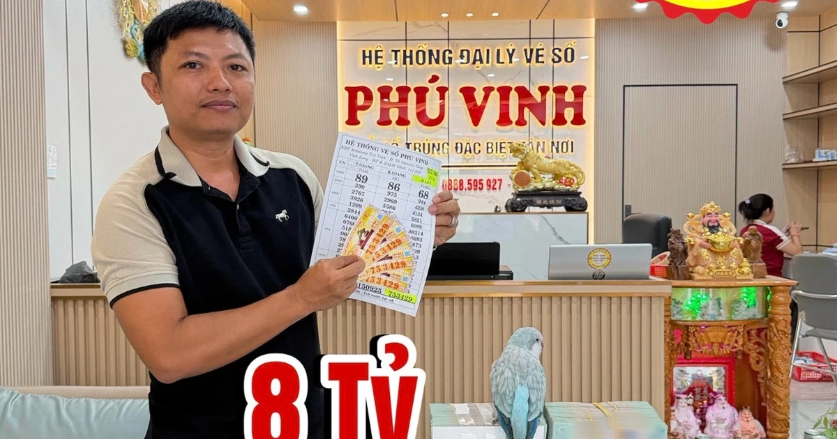 Trúng số 8 tỉ xổ số miền Nam, dẫn cả nhà đi lãnh thưởng kiểu… 'cưa đôi'